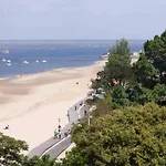 Отель Le B D'arcachon By Inwood